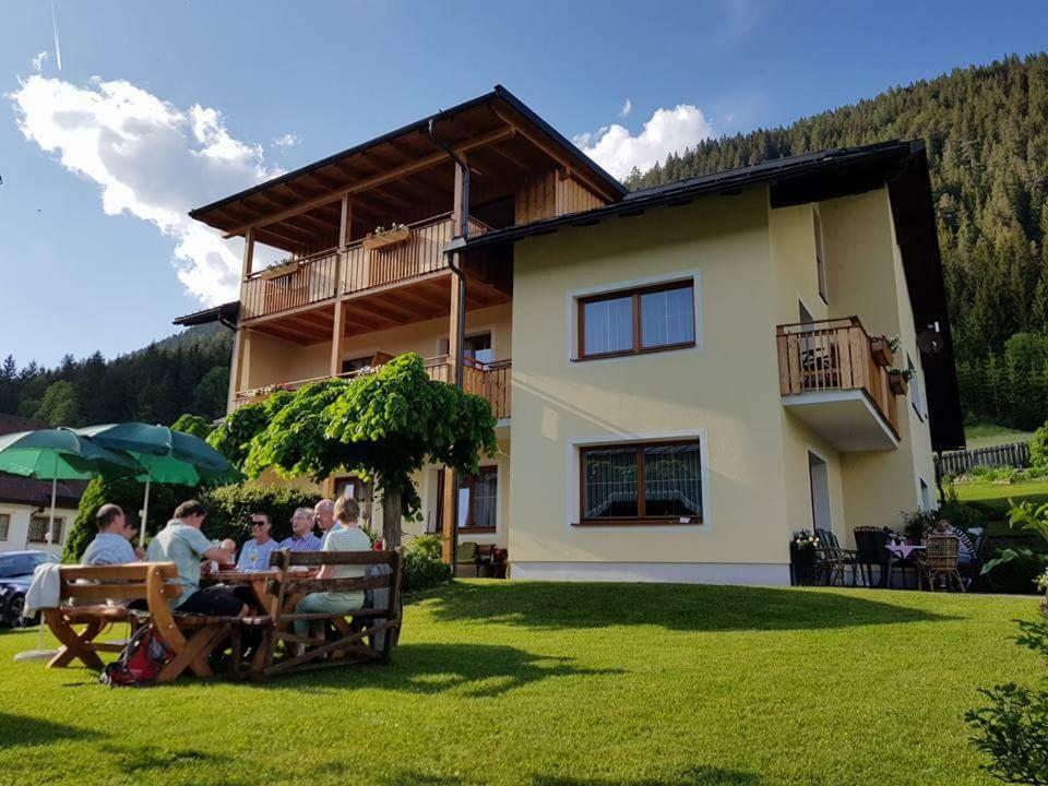 Haus Lackner Am Weissensee In Kaernten エクステリア 写真